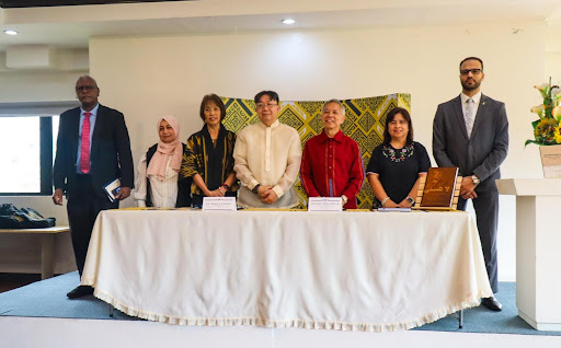 Noli Me Tangere Set for Arabic Translation